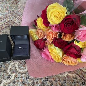 【ラザール ダイヤモンド(LAZARE DIAMOND)の口コミ】 ラザールダイヤモンドの1番人気がシンプルなデザインな物でしたし彼女にも…