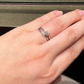 【アイプリモ(I-PRIMO)の口コミ】 細めのリングで、ポイントのあるデザインが気に入りました。リングが付け…