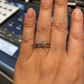 【俄(にわか)の口コミ】 にわかのリングがとても綺麗で試着させてもらった。小さなダイヤモンドが…