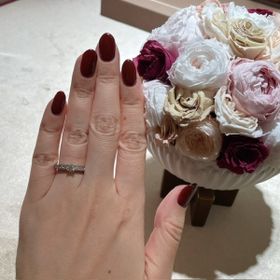 【ブルガリ(BVLGARI)の口コミ】 ハーフエタニティが真ん中の1粒ダイヤに向かって若干太くなっているような…