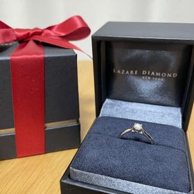 【ラザール ダイヤモンド(LAZARE DIAMOND)の口コミ】 他店でも選んだ際に、似たようなデザインはたくさんありますが、指にはめ…