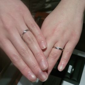 【銀座ダイヤモンドシライシの口コミ】 結婚式場の見学に行ったホテルの方からの紹介で伺いました．
リングの形，…