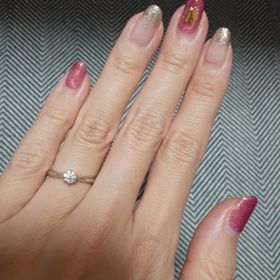 【銀座ダイヤモンドシライシの口コミ】 デザインはお店のカタログから選びました。
(見本を試しましたが、ダイヤ…