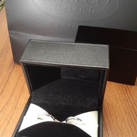 【エクセルコダイヤモンド(EXELCO DIAMOND)の口コミ】 ウェーブデザインで探していて、キラキラしていてダイヤモンドの輝きも素…