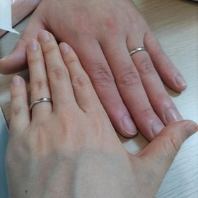 【銀座ダイヤモンドシライシの口コミ】 シンプルで毎日つけやすいデザインでした。婚約指輪はダイヤがついていた…