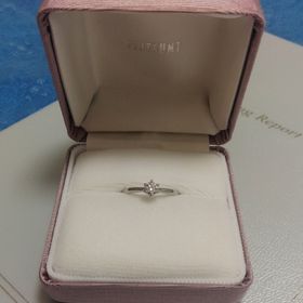 【ジュエリーツツミ(JEWELRY TSUTSUMI)の口コミ】 もともと婚約指輪にあまりこだわりがなく、なくてもいいかも…くら…