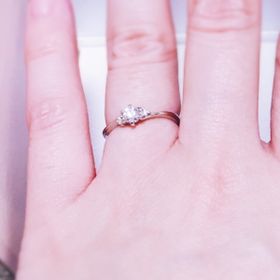 【Mariage ent(マリアージュエント)の口コミ】 ゼクシィで一目惚れしていた指輪を求めて来店。
ウェーブの入った感じと左…