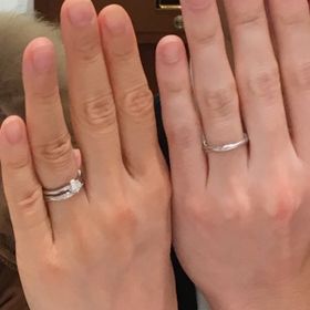 【銀座ダイヤモンドシライシの口コミ】 繊細で美しい装飾が施されているデザインに惹かれました。
また、シンプル…