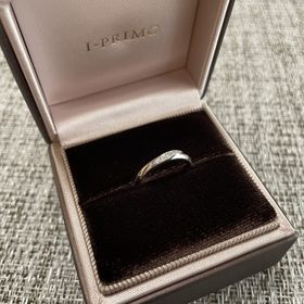 【アイプリモ(I-PRIMO)の口コミ】 斜めに複数のダイヤが並ぶデザインが好みだったこと、付け心地がとても良…