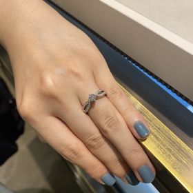 【ブシュロン(BOUCHERON)の口コミ】 デザインがとにかくかわいいです！！！
他にあまりないデザインで個性もあ…