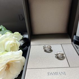 【DAMIANI(ダミアーニ)】の口コミ 普段アクセサリーをもつけない私たちですが、
リングを試着した瞬間に着け...