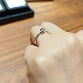 【4℃ BRIDAL(ヨンドシーブライダル)の口コミ】 シンプルなデザインから凝ったもデザインまで豊富だった。またファッショ…