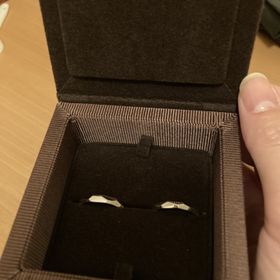 【PAVEO CHOCOLAT(パヴェオショコラ)】の口コミ カットデザインのリングを探しており、梅田にウエディングリング専門店を見...