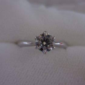 【カオキ　ダイヤモンド専門卸直営店の口コミ】 百貨店に入っているブランドも検討しましたが、予算では0.3カラットでグレ…