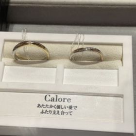 【ケイウノ ブライダル(K.UNO BRIDAL)の口コミ】 コンビネーションの指輪を探している時にこちらに出会いました。ゴールド…