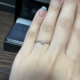 【ラザール ダイヤモンド(LAZARE DIAMOND)の口コミ】 シンプルで王道の高さのあるデザインで、白薔薇をイメージされているとき…