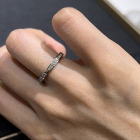 【ラザール ダイヤモンド(LAZARE DIAMOND)の口コミ】 リボンのデザインでフルエタニティまたはハーフエタニティであること、鍛…