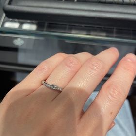 【エクセルコダイヤモンド(EXELCO DIAMOND)の口コミ】 ギラギラしていない、石が小さいタイプが良かったのでこちらをつけました…