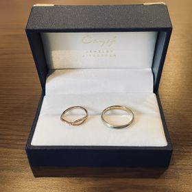 【Cayof(カヨフ)の口コミ】 デザイン、価格、対応が決め手になりました。
男性と女性のデザインを変え…