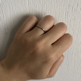 【ケイウノ ブライダル(K.UNO BRIDAL)の口コミ】 ディズニーの指輪を探しており
シンデレラで良いデザインのものを探してい…