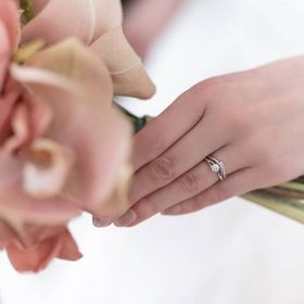 【俄(にわか)の口コミ】 事前にブランドのHPを見て候補をいくつか絞って行きましたが、実際に試着…