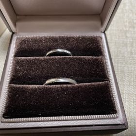 【アイプリモ(I-PRIMO)の口コミ】 シンプルかつ個性的なデザインの指輪を探しておりました。カラーはシルバ…