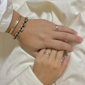 【shihara(シハラ)の口コミ】 デザインがシンプルでかっこよく、いつか結婚をした時はshiharaさんの指輪…