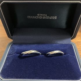 【銀座ダイヤモンドシライシの口コミ】 単独で使用する場合と婚約指輪と一緒に使用する場合を考えて、婚約指輪は…