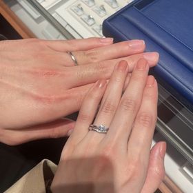 【銀座ダイヤモンドシライシの口コミ】 Vカットのデザインで指輪を探していたため、ヒットしました。メレダイヤが…