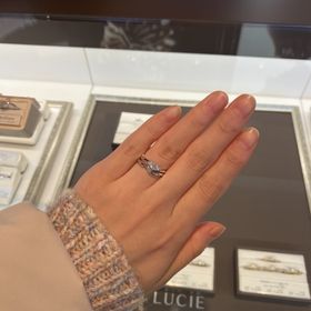 【LUCIE(ルシエ)の口コミ】 写真の指輪がとても気に入りました。特に婚約指輪がかわいかったです。結…