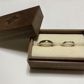 【PORTADA(ポルターダ)の口コミ】 いかにも結婚指輪！というデザインが嫌で、シンプルなストレートラインな…