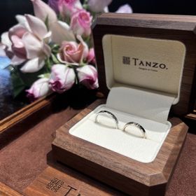 【TANZO.(鍛造指輪)の口コミ】 なんとなく指輪探しを初めた時に見つけたのがTANZOでした。結婚指輪と言え…