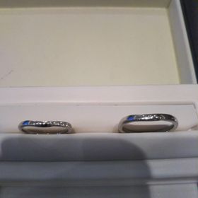 【俄(にわか)の口コミ】 ダイヤモンドが入っています。さりげなく入っているのがよかったです。ま…