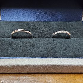 【BRILLIANCE+(ブリリアンスプラス)の口コミ】 婚約指輪との重ねづけや手の形から考えるとストレートのデザインが良かっ…