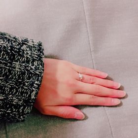 【JEWELRY  KAMATA(ジュエリーかまた)の口コミ】 プロポーズのときに、サプライズで婚約指輪を貰いました。
とても可愛いく…
