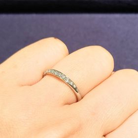 【Galopine & Galopin(ガロピーネガロパン)の口コミ】 誓いの輪をイメージして作られたリングということで、一周ぐるっと途切れ…