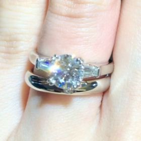 【ハリー・ウィンストン(Harry Winston)の口コミ】 輝きが素晴らしかったこと、大きさも十分にあったこと、デザインを元々気…