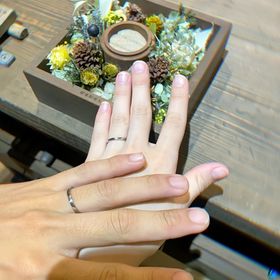 【鎌倉彫金工房の口コミ】 2人でシンプルなデザインで決めていました。2人とも指が短いので、2ミリの…