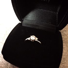 【JEWELRY  KAMATA(ジュエリーかまた)の口コミ】 指輪の形とダイヤの輝きです。
長く付けていても、気にならないように、く…
