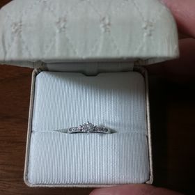 【Ginza Rim(銀座リム)の口コミ】 最初はエンゲージは買わずにいる予定でしたが、
たくさん指輪を見ているう…