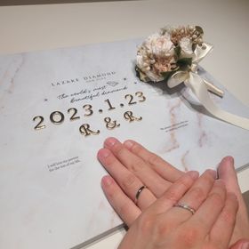 【ラザール ダイヤモンド(LAZARE DIAMOND)の口コミ】 1番はダイヤモンドの輝きに惚れました！
指輪のデザインも色々あり指の長…