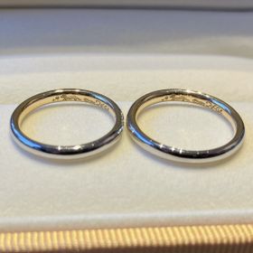 【ケイウノ ブライダル(K.UNO BRIDAL)の口コミ】 シンプルなデザインですが、内側をゴールドにしていただいたりこの指輪の…
