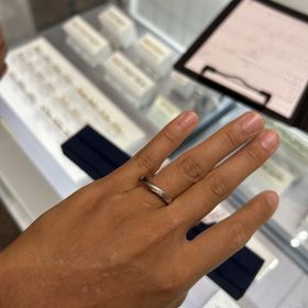 【4℃ BRIDAL(ヨンドシーブライダル)の口コミ】 デザインがとっても気に入った。他のお店でも見たけど、1番だった。2人と…