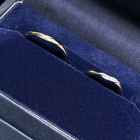 【銀座ダイヤモンドシライシの口コミ】 シンプルではありますがダイヤモンドの
存在感も失われることなく輝いてい…