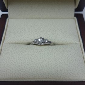 【WATANABE / 卸商社直営　渡辺の口コミ】 客が商品棚を見て回游する店舗で
のんびり選べて良品と出会えた事。
他店…