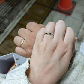 【LAPAGE(ラパージュ)の口コミ】 ピンクゴールドがかわいいです。
シンプルなプラチナのみのリングが結婚指…