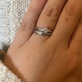 【銀座ダイヤモンドシライシの口コミ】 見た目の華やかさと自分の指にマッチしていたことが購入の決め手となりま…