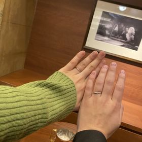 【銀座ダイヤモンドシライシの口コミ】 素材はプラチナで、1番長持ちするということだったので、プラチナ素材を選…