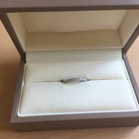 【Crea(クレア)の口コミ】 曲線的な柔らかなラインがとても気に入りました。細めの指輪なのですが、…