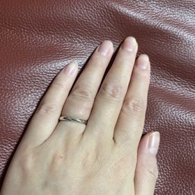 【銀座ダイヤモンドシライシの口コミ】 シンプルで毎日つけられる飽きのこない指輪です！！
色々な幅が選べ、自分…